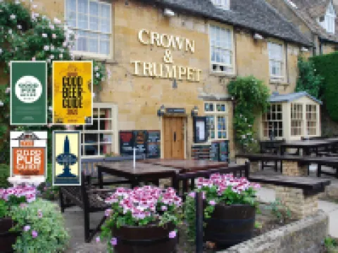 Crown and Trumpet Inn Hotel di Broadway