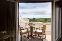 InterContinental Hotels CHANTILLY CHATEAU MONT ROYAL by IHG - Romantic