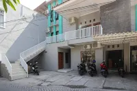 RedDoorz Near Adisucipto Airport 3 Hotels in Kalasan