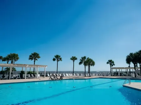 Spectacular Golf Course Views and Amenity Access - Inviting Coastal Retreat