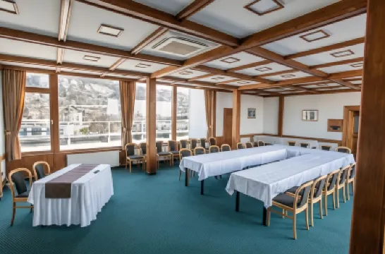 阿爾帕德酒店 酒店