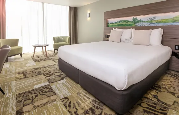 諾富特新普利茅茨塔拉納基酒店