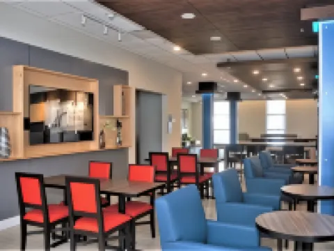 ฮอลิเดย์ อินน์ เอ็กซ์เพรส แอนด์ สวีทส์ เอดมันตัน เอสดับเบิลยู - วินเดอร์เมียร์ บาย IHG โรงแรมในเอ็ดมอนตัน