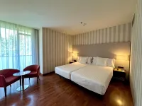 Zenit Barcelona Hotels near FGC - Muntaner