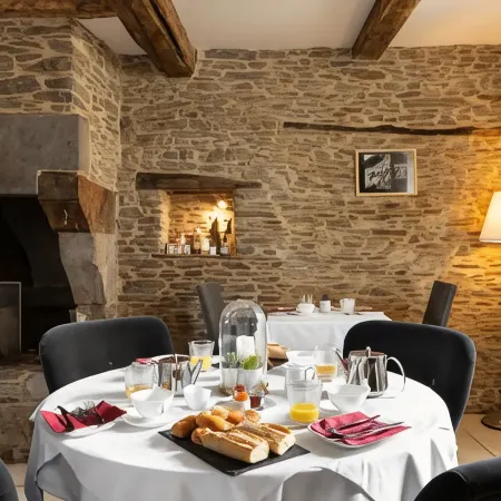 La Metairie du Vauhariot - Chambres de Charme Vue Mer - Piscine Intérieure Chauffée