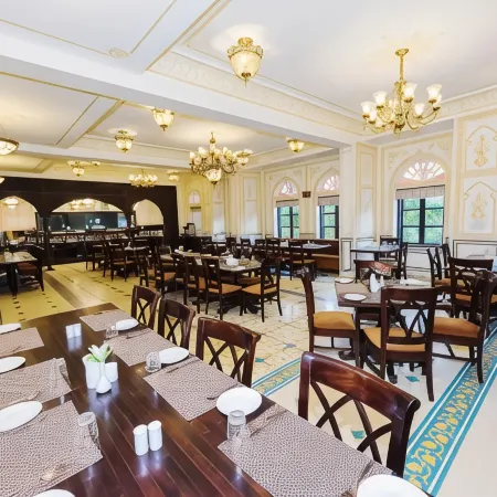 Grand Uniara A Heritage Hotel Отели рядом с достопримечательностью «Бирла Мандир»