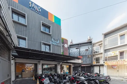 Sans Hotel Bobosini Malang by RedDoorz Hotels in Lowokwaru