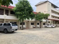 Ratchaphruek Resort Hotels near Phra Prang Sam Yot