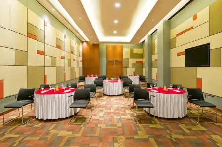 Ibis Nashik Отели рядом с достопримечательностью «RD CIRCLE»