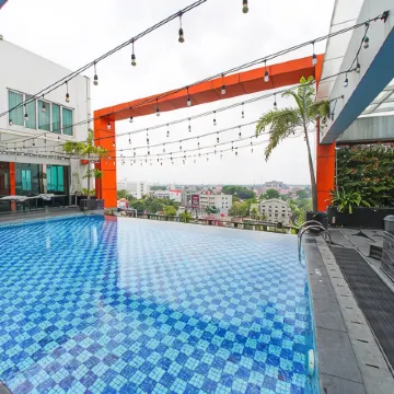 Grand Central Hotel Pekanbaru Отели рядом с достопримечательностью «Река Сиак»