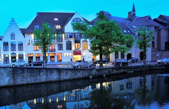 德美第奇金色鬱金香酒店