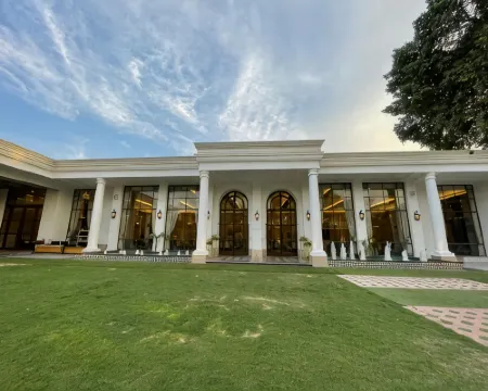 Kingston Resort Hotels in Kanpur