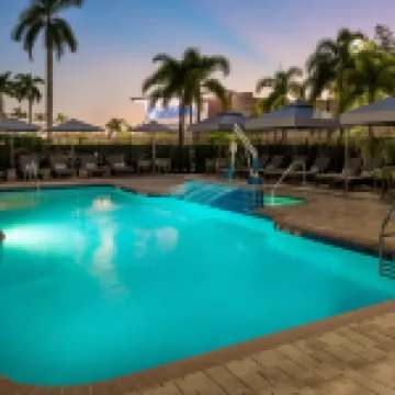 ハンプトン  イン & スイーツ サラソタ / レイクウッド ランチ