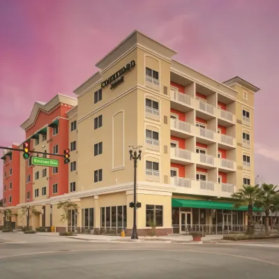 كورتيارد باي ماريوت ديلاند هستوريك داون تاون Hotels near Melching Field at Conrad Park