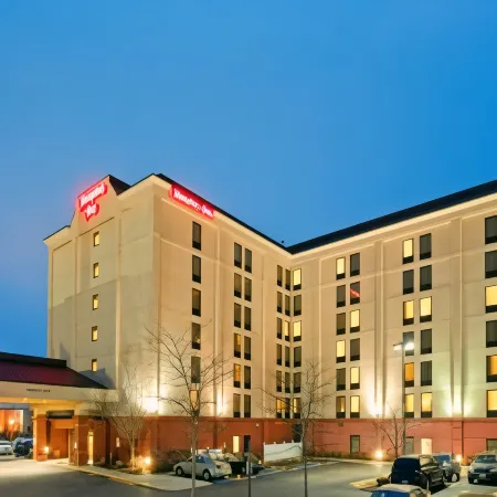 Hampton Inn Boston Logan Airport Отели рядом с достопримечательностью «Revere Beach»