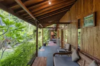 Tahlia's Villa Hotels in Tanjung