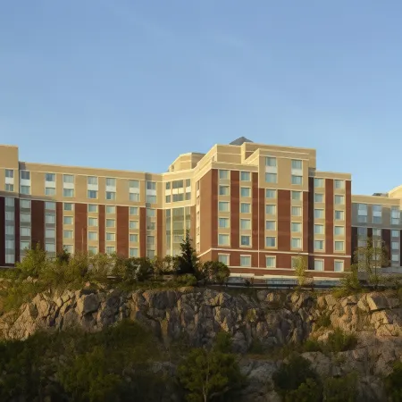 Marriott Boston Quincy Отели рядом с достопримечательностью «Historic New England Quincy House»