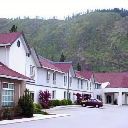 Super 8 by Wyndham West Kelowna BC