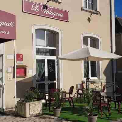 Logis Hôtel Restaurant le Védaquais Hotel Exterior