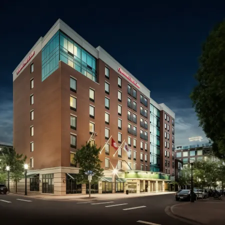 Hampton Inn & Suites Little Rock-Downtown Отели рядом с достопримечательностью «ESSE Purse Museum»