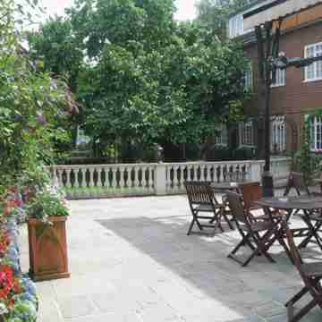 Warren Lodge Hotel Exterior
