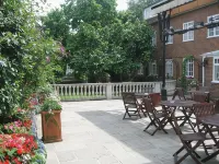 Warren Lodge Hotel a Chertsey
