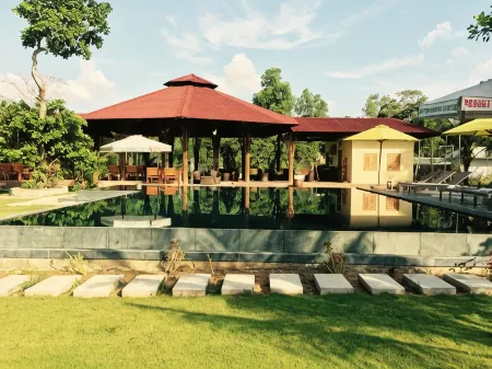 Ninila Fruit Farm Bungalow Отели рядом с достопримечательностью «Chinh Toa Dalat»