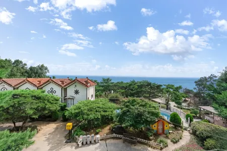 Ganghwa Hangaraji Resort Pension Отели рядом с достопримечательностью «Bomunsa Temple»