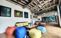 Baan Mai Kradan Hostel Chiang Rai - Hostels