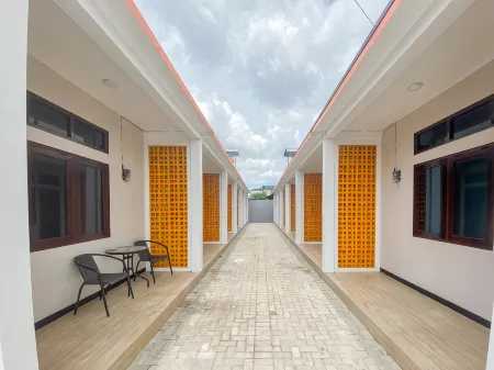 RedDoorz Plus at Orange Diponogoro Palangkaraya Отели в г. Langkai