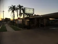 Miles Outback Motel - Cho phép mang theo thú cưng