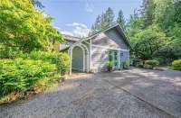 Serene Wooded Retreat in Woodinville Hotels in Cottage Lake