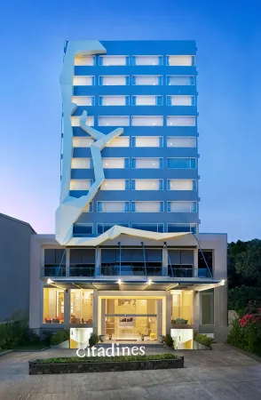 ROYAL BAY MAKASSAR Отели рядом с достопримечательностью «Wisma Pattimura»