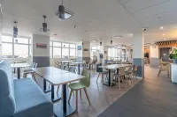 加來-市中心汽車渡輪碼頭假日酒店，洲際旗下 - 停車場
