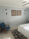 Family Home with Plenty of Parking and Long Stay Friendly. Fenced in Yard. - Homestays