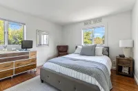 Ocean Beach 4Bed 2.5Baths Luxury Kitchen Spacious Decks Swim Spa Outdoor Shower - WiFi