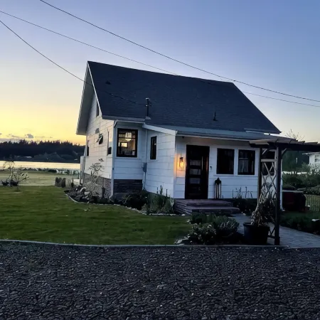 Hood Canal Beach Retreat