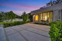 Stunning Tropical Pool House North Miami - New Construction - - Boutique