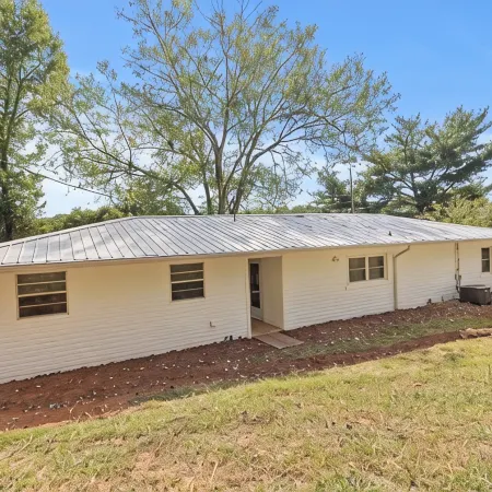 Peaceful Cabin Home-Minutes from Guntersville City Harbor and Boat Launches