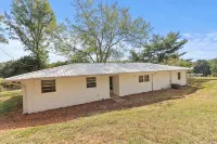 Peaceful Cabin Home-Minutes from Guntersville City Harbor and Boat Launches - Boutique