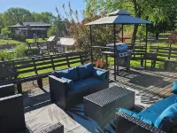The Puckaway Place-Waterfront: Directly Across from Adeline's House of Cool! Hotels in Green Lake County