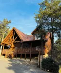 New listing! Pool, Private Hot Tub & 3 King Suites