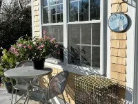 Cozy, clean, relaxing beach cottage awaits you!! Отели в г. Фэрхейвен