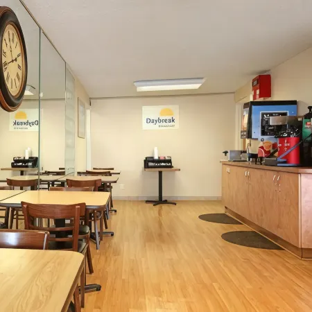 Express Inn & Suites - 5 Miles from St Petersburg Clearwater Airport