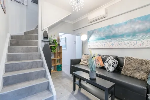 Prime Central Room – Opposite Station, Walk to CBD - Pensions