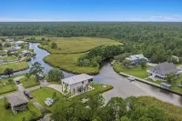 Waterfront Peninsula Home with Kayaks + Ping Pong + Dock