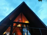 Yarumo Lodge, Río Celeste Black Chalets ウパラのホテル