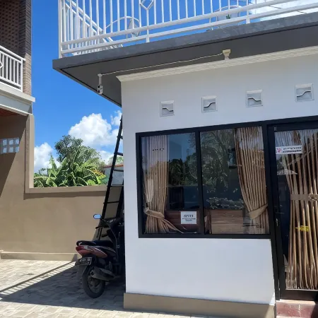 J&J Guesthouse Bedugul Отели рядом с достопримечательностью «Храм Улун-Дану»
