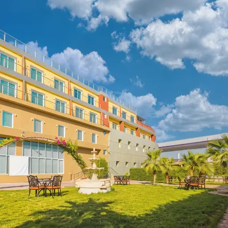 Golden Ship Hotel Отели рядом с достопримечательностью «Торговый центр Granada Center Riyadh»