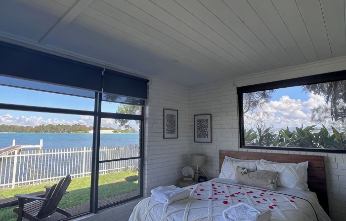 Romantic Couples Waterfront Escape